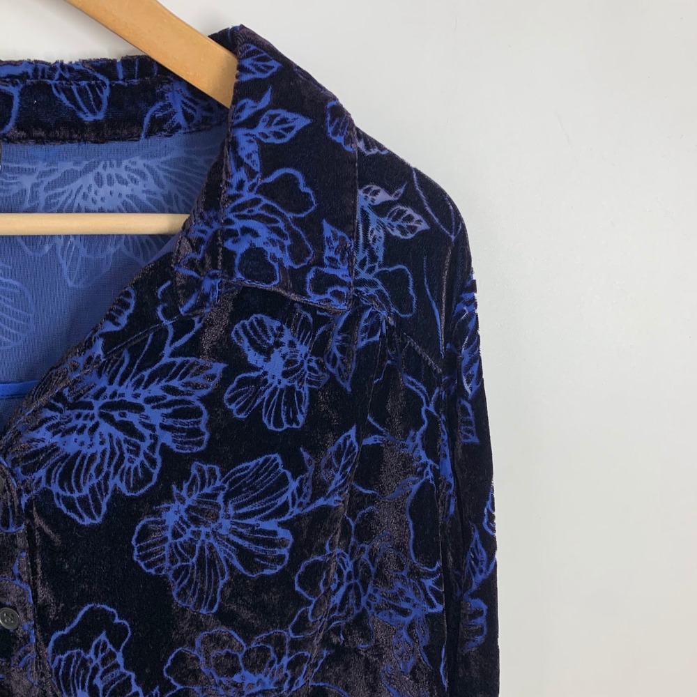 Torrid Blue Floral Burnout Velvet Button Down Shirt Womens Size 1 Long Sleeve - Picture 4 of 12